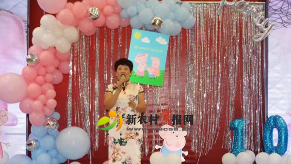 “初心百岁”唱红歌 胶州这家人的喜宴有点“潮”