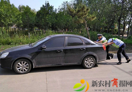 城阳交警大队：党徽警徽在平凡的岗位上闪光