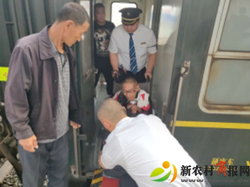 K68次列车：用心服务悉心照顾重点旅客（图）
