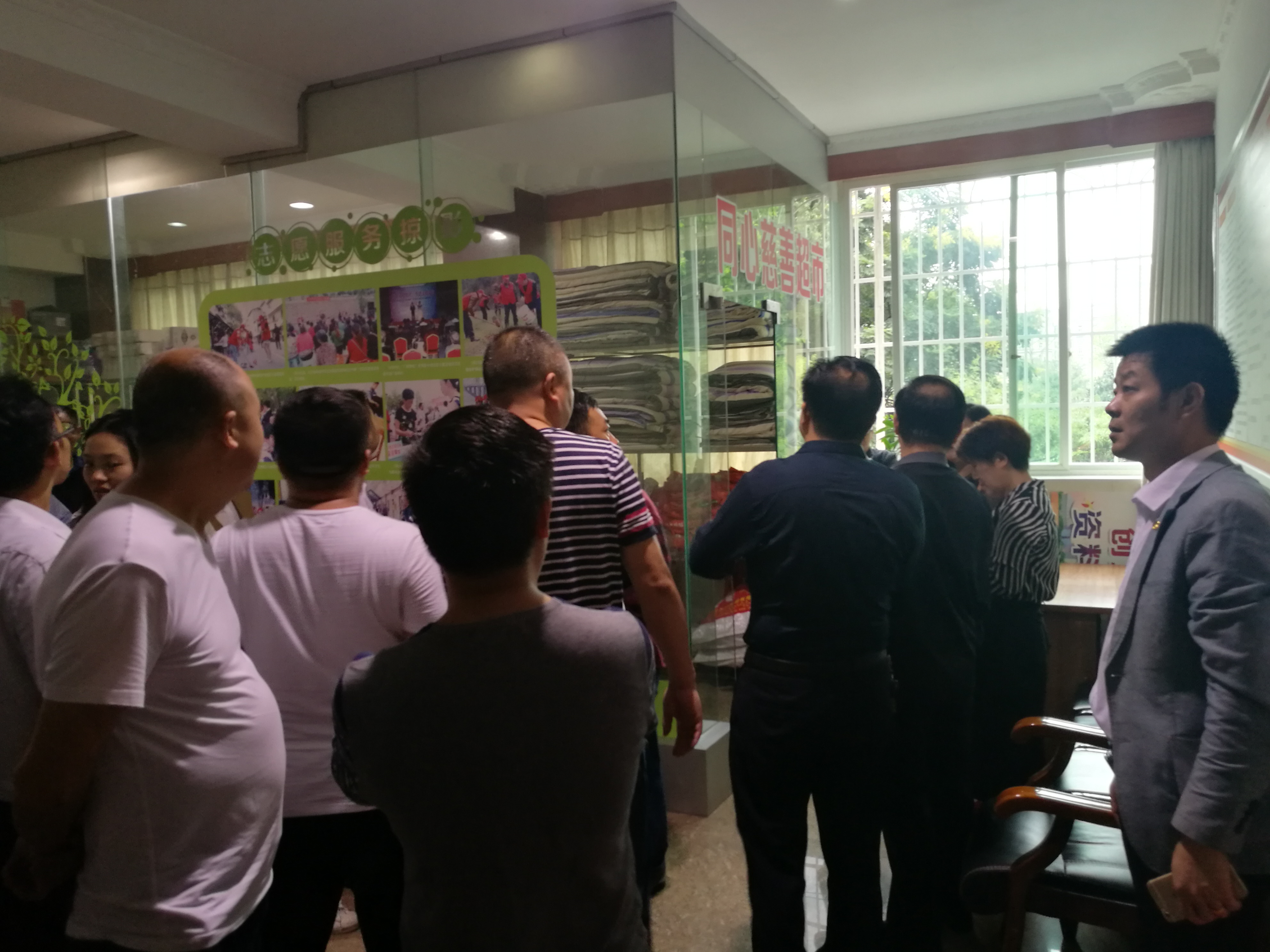 巴州区：召开社区统战工作规范化建设现场会