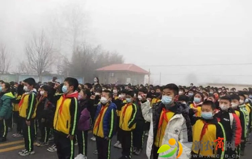 平度市古岘小学举行2023年第一周升旗.jpg