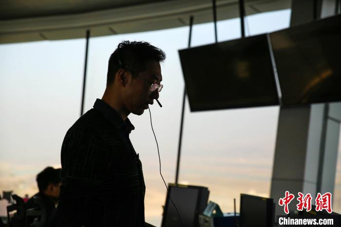 守护高原空中“丝路”的青海空管人