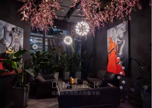 欧米奇就业学员||从IT行业跨行到调酒师，梦想是不断超越自我的实现