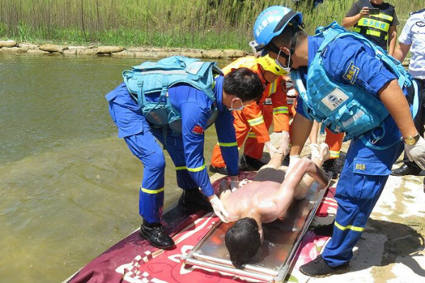 学生私自游泳下河遇难 巴中经开区消防成功处置