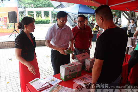 食品安全宣传周：公众走进检验室探询“粮食”学问