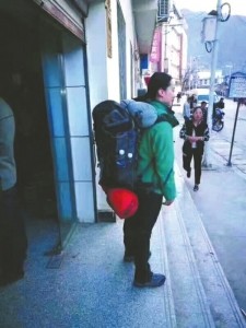 女驴友独自徒步失联9天 当地出动100多人将其救出