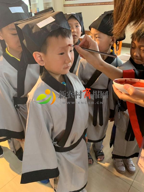 胶州市杜戈庄小学：走在学习的路上