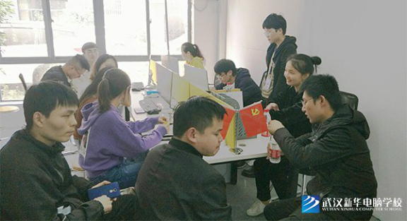 给学生的名企课堂：武汉新华学子前往一亩三分田电子商务有限公司研学游活动