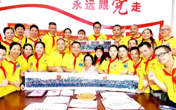 微蚁领袖:热心公益事业让爱无处不在