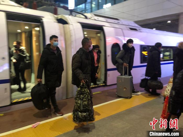 春运“末班车”故事：“硬核”包车诠释城市真心诚意