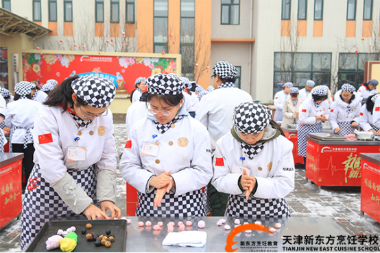 元宵节|来天津新东方欢天喜地闹元宵，“猪”事成圆喜气洋洋！