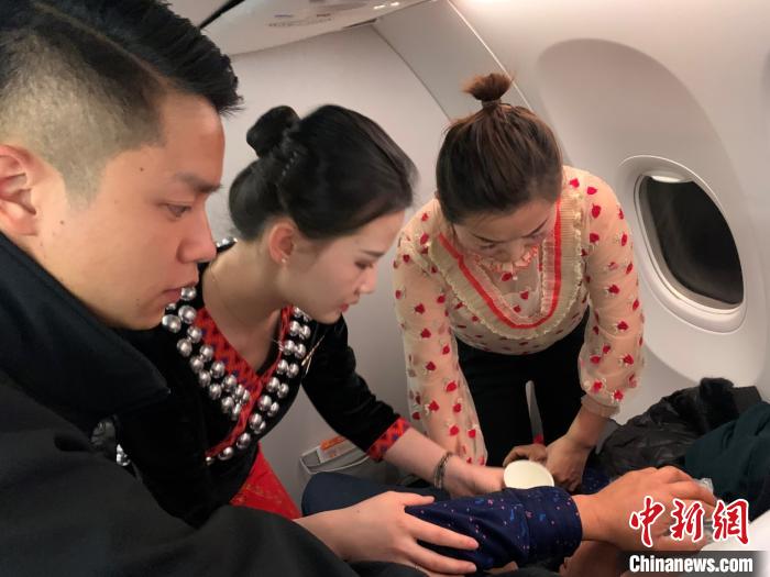 旅客突发疾病3次失去意识 航班紧急备降救人