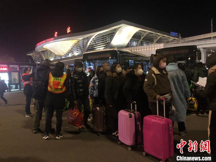 春运“末班车”故事：“硬核”包车诠释城市真心诚意