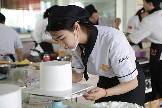 成都新东方：新东方杯厨师大比武，看高手如何过招？