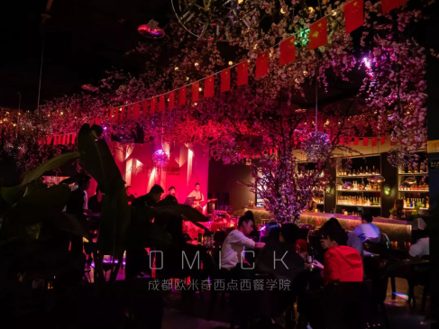 欧米奇就业学员||从IT行业跨行到调酒师，梦想是不断超越自我的实现