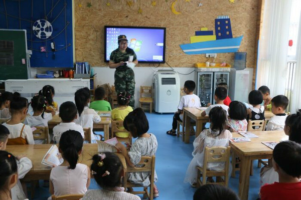 巴中经开区消防筹备组深入学校开展“开学第一课”