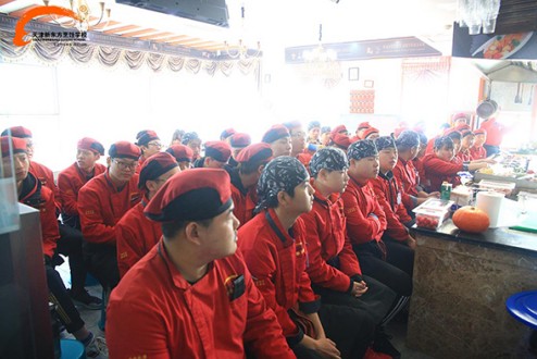 大师进校园|西餐大师吴桐走进天津新东方，演绎浪漫西餐