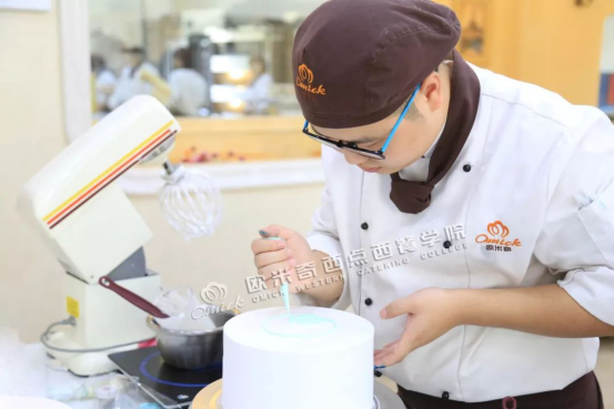 就业学子丨杨荣：在哪里都发光的年轻店长