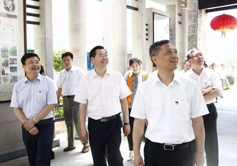 广药集团李楚源陪同国务院扶贫办副主任开展调研工作