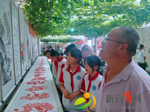 青岛牡丹书画艺术研究院庆祝建党100周年书画巡展在平度仁兆庄户学院开展2.jpg