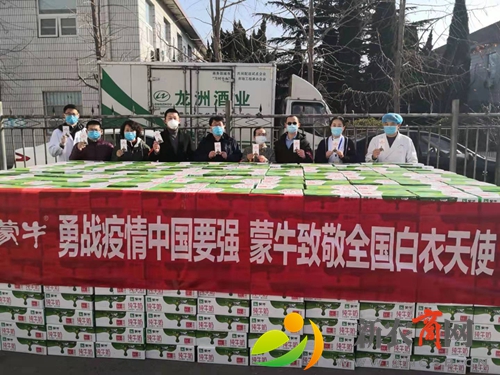 胶州市龙洲酒业、市妇联女企业家协会走访慰问市人民医院防控一线的医护人员