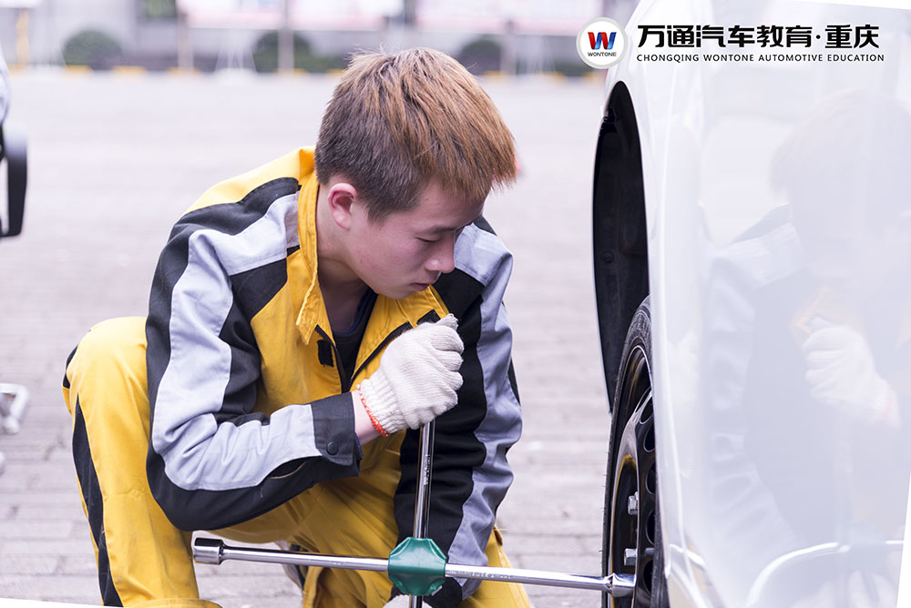 开学季，重庆万通学子迎来首场实训考试