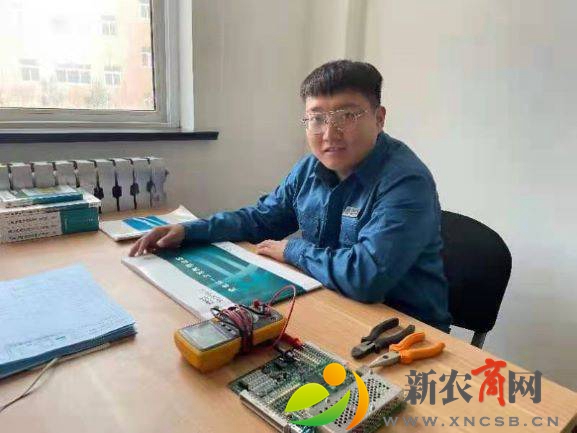 绽放的青春 在奋斗中成长.jpg