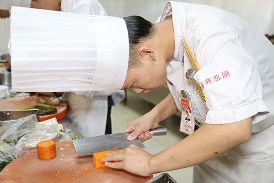 成都新东方烹饪学校：技能大赛|比厨艺，拼实力，见证学子进步！