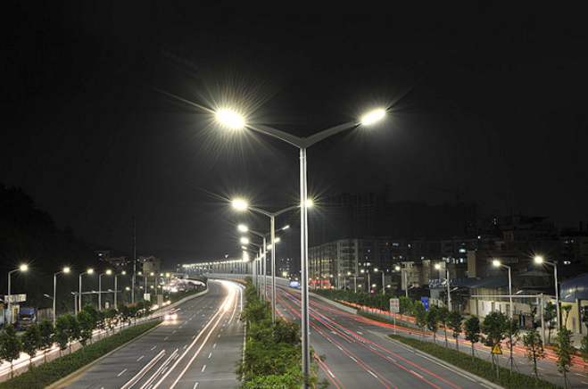 勇立潮头谱新篇 砥砺奋进筑华章