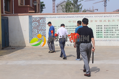 胶州市莱州小学筑起多层防护网创建平安校园