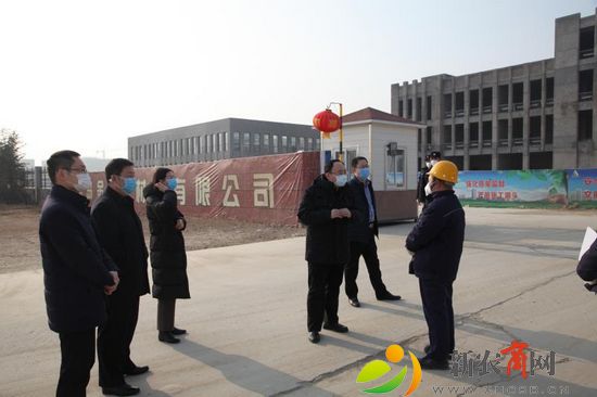 泊里镇负责人到企业走访.jpg