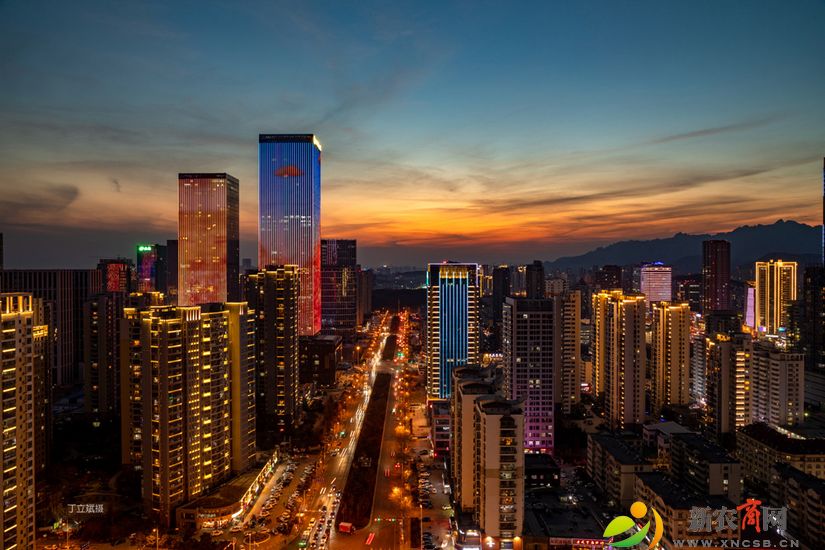 长江路街道夜景.jpg