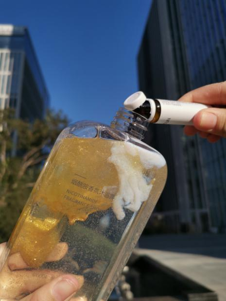 国货之光！这款朵拉朵尚烟酰胺香氛沐浴露 双12你值得拥有！