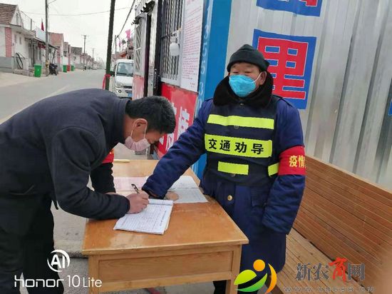 陈福平正在执勤.jpg