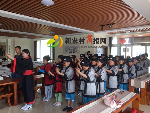 胶州市苑戈庄小学：开展庆“六一”研学旅行