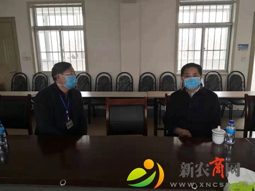 胶州市委常委、李哥庄镇党委书记刘涛走访慰问市人民医院抗击疫情一线的医护