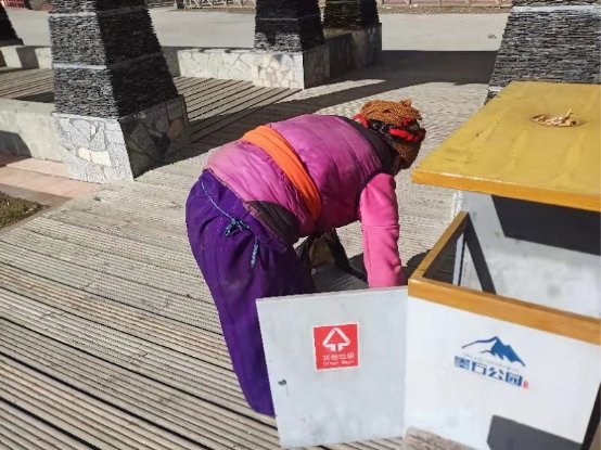 道孚县八美镇：变“土”和“石林”为“金山银山”