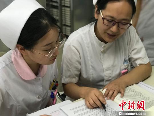护师的教师节：手机里最多的是学生群