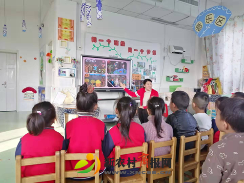 明村镇中心幼儿园开展了公开课展示培训活动