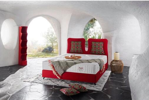 在Lalique主题城堡酒店说“晚安”