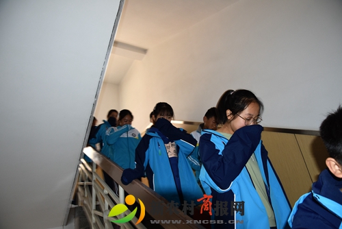 胶州市第二初级实验中学举行消防安全演练