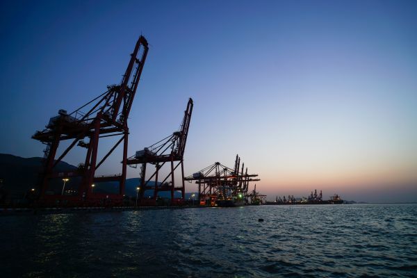 中国将在2032年前超越美国成全球最大经济体