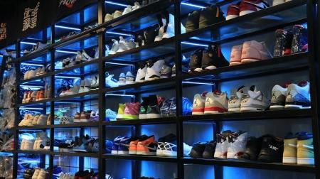 为天价球鞋“洗澡” 90后川妹子成创业“网红”(图)