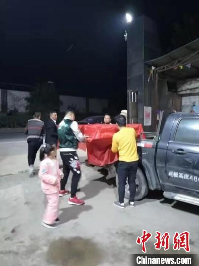 包氏宗祠百年牌匾被盗7年 民警千里追赃