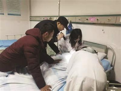 为直播打工过程 男子带4岁儿子徒步千里 不料儿子突发疾病