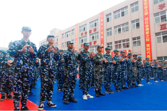 杭州新东方烹饪学校2019年秋季军训汇演隆重举行
