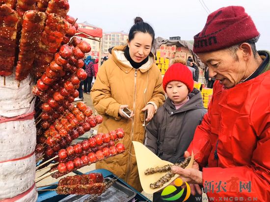 临近年底 有着三百年历史传统的泊里大集异常火爆