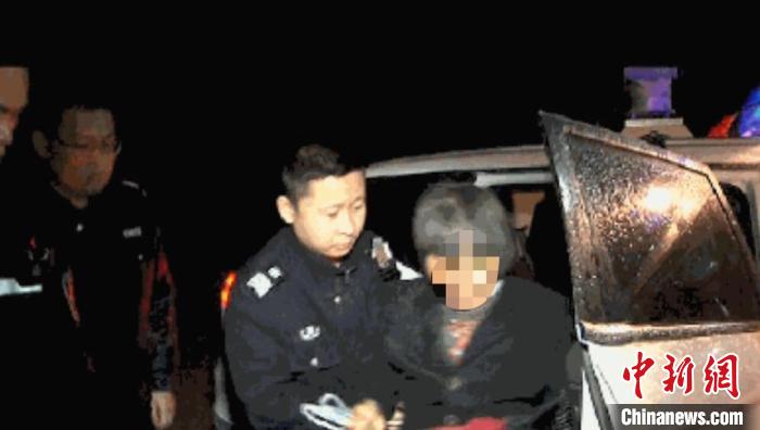 念子心切 七旬老媪滴水未进徒步30公里欲赴广州寻子