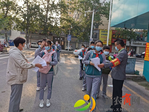 执勤老师护导.jpg