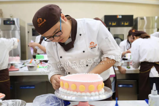 就业学子丨杨荣：在哪里都发光的年轻店长
